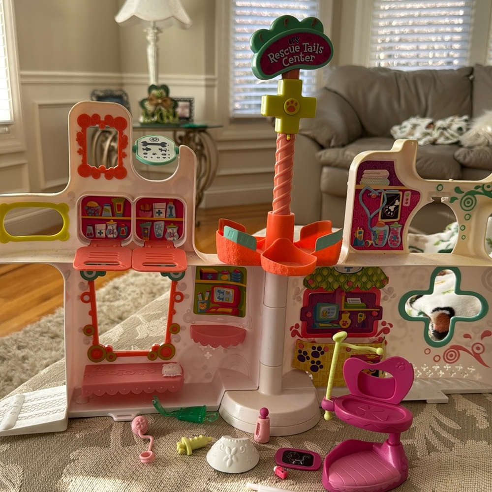 Littlest pet LPS rescue tails center